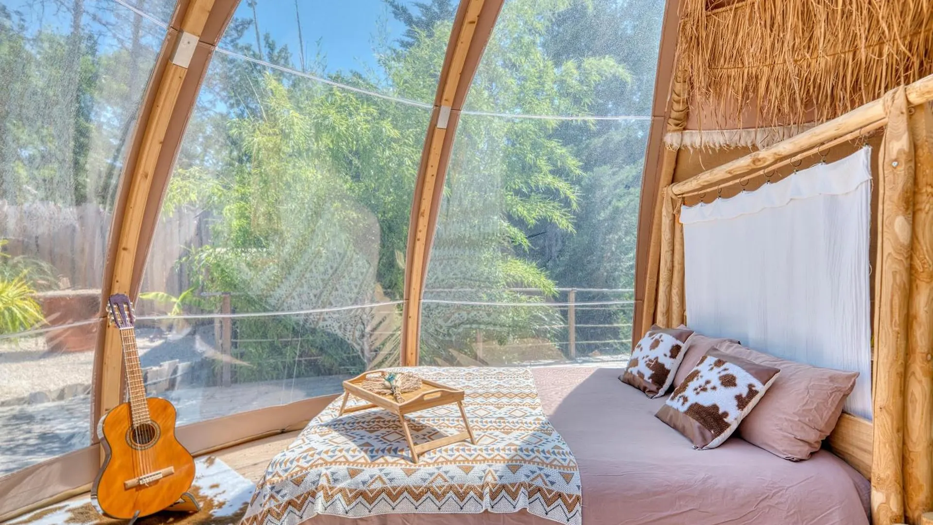 Nuit Insolite Romantique & Spa Lagnieu Франция