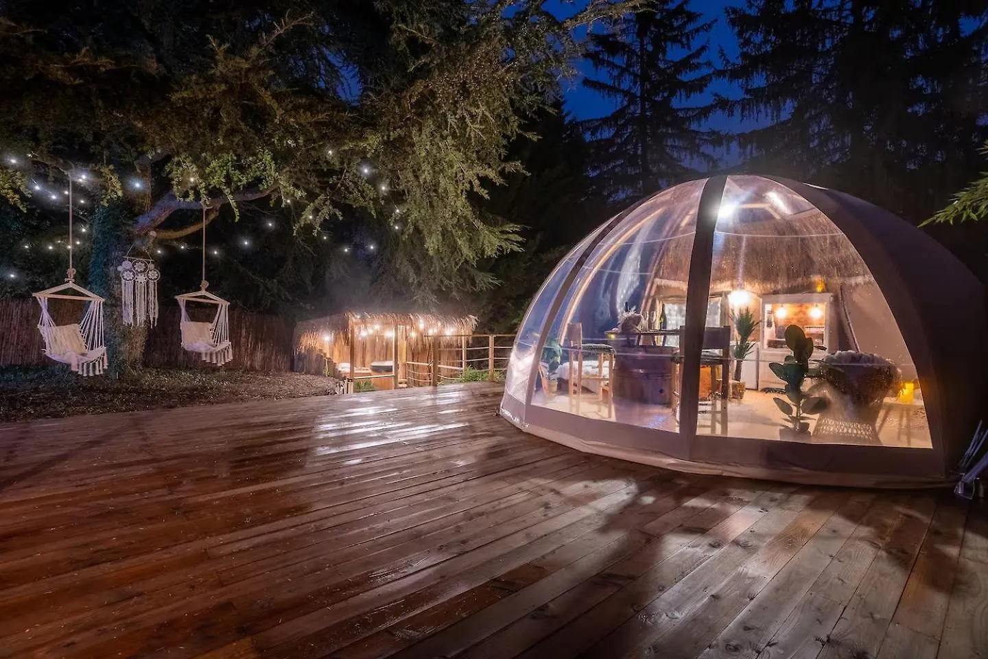 Деревянный коттедж Nuit Insolite Romantique & Spa Lagnieu